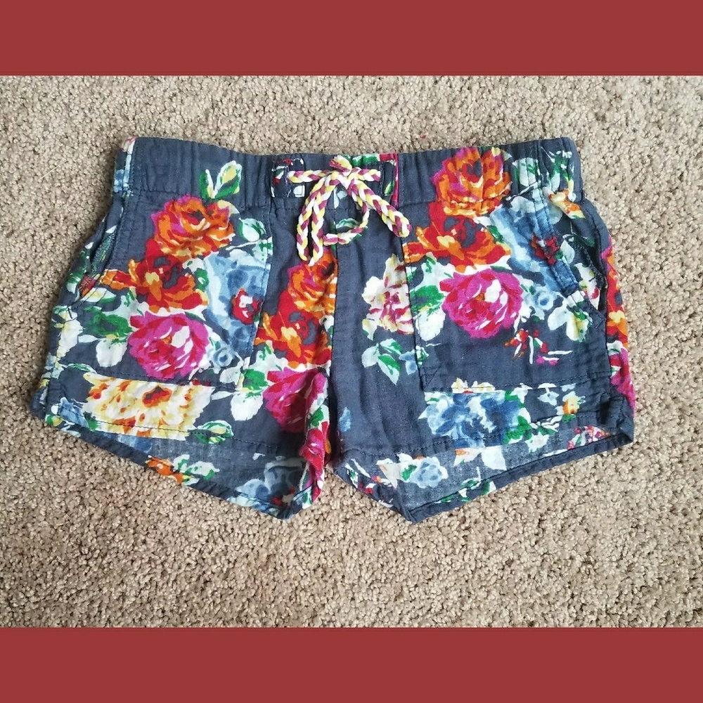 Vanilla star xs floral shorts